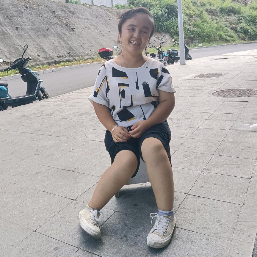 残疾宝妈燕子：每天晚上七点首播