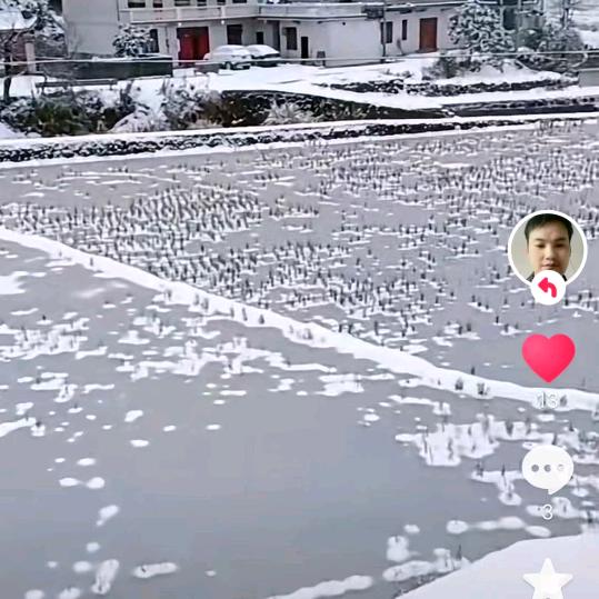 你在哪里？上班。