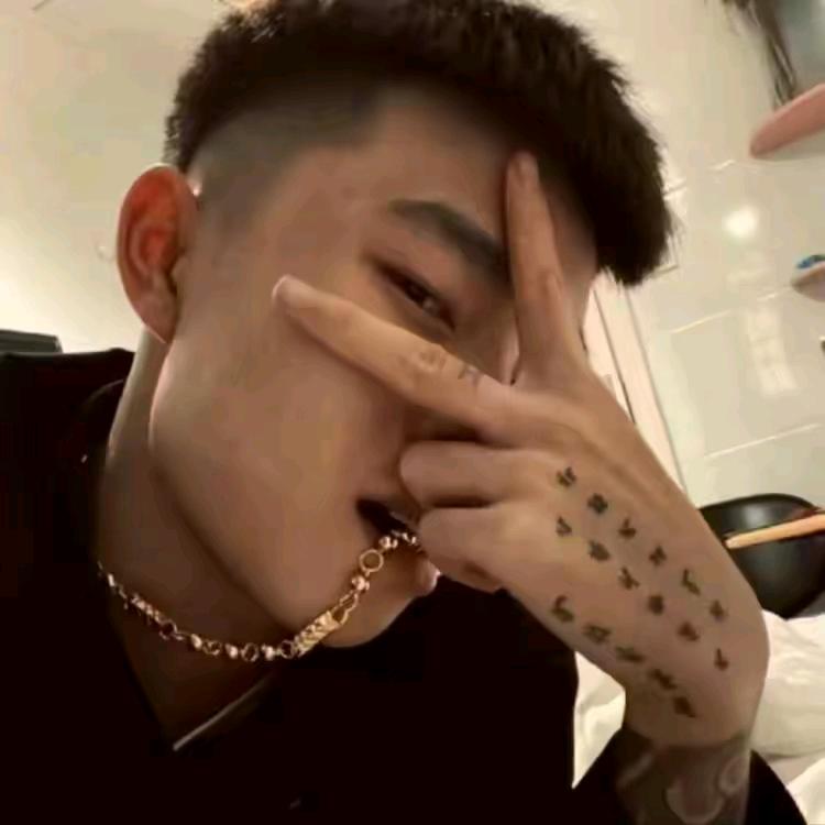 小任（00后废品小战士）