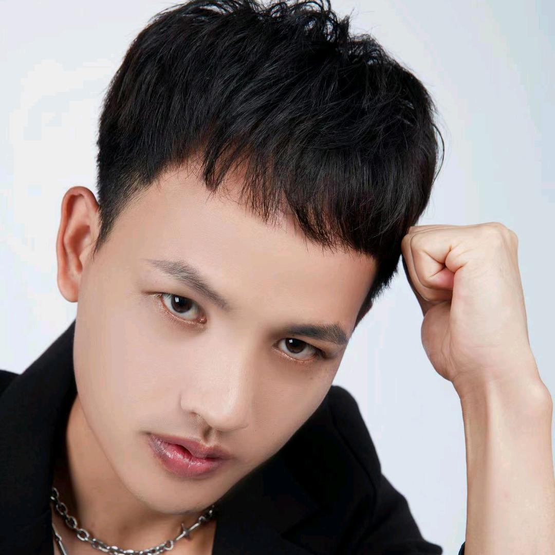 赫本造型 汤奇兵