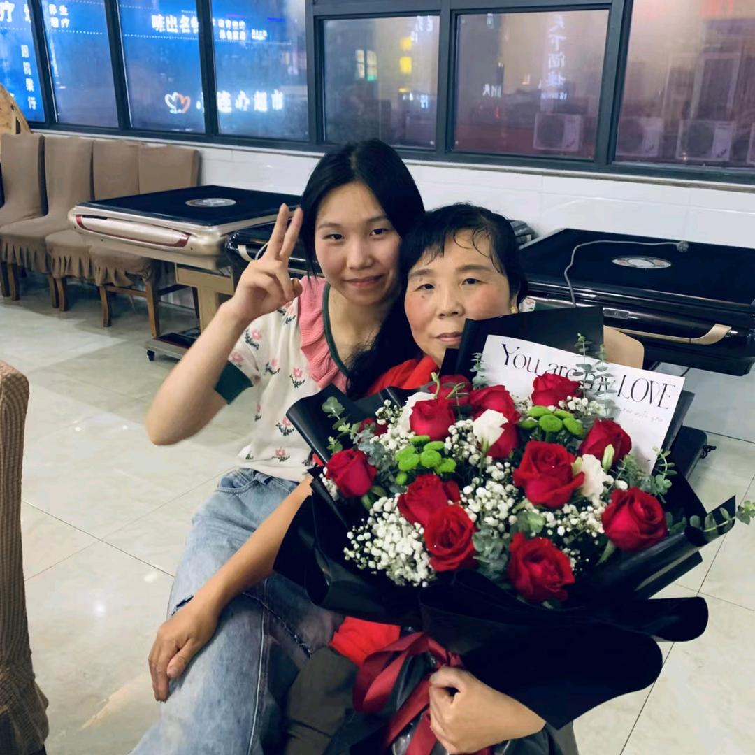 王英是个小厨娘。