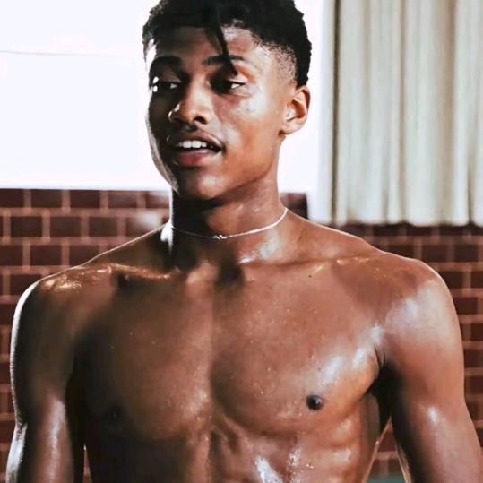 不爱投篮的懒人🏀