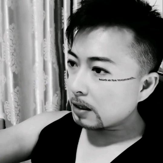 帥的狠淡定丶峰