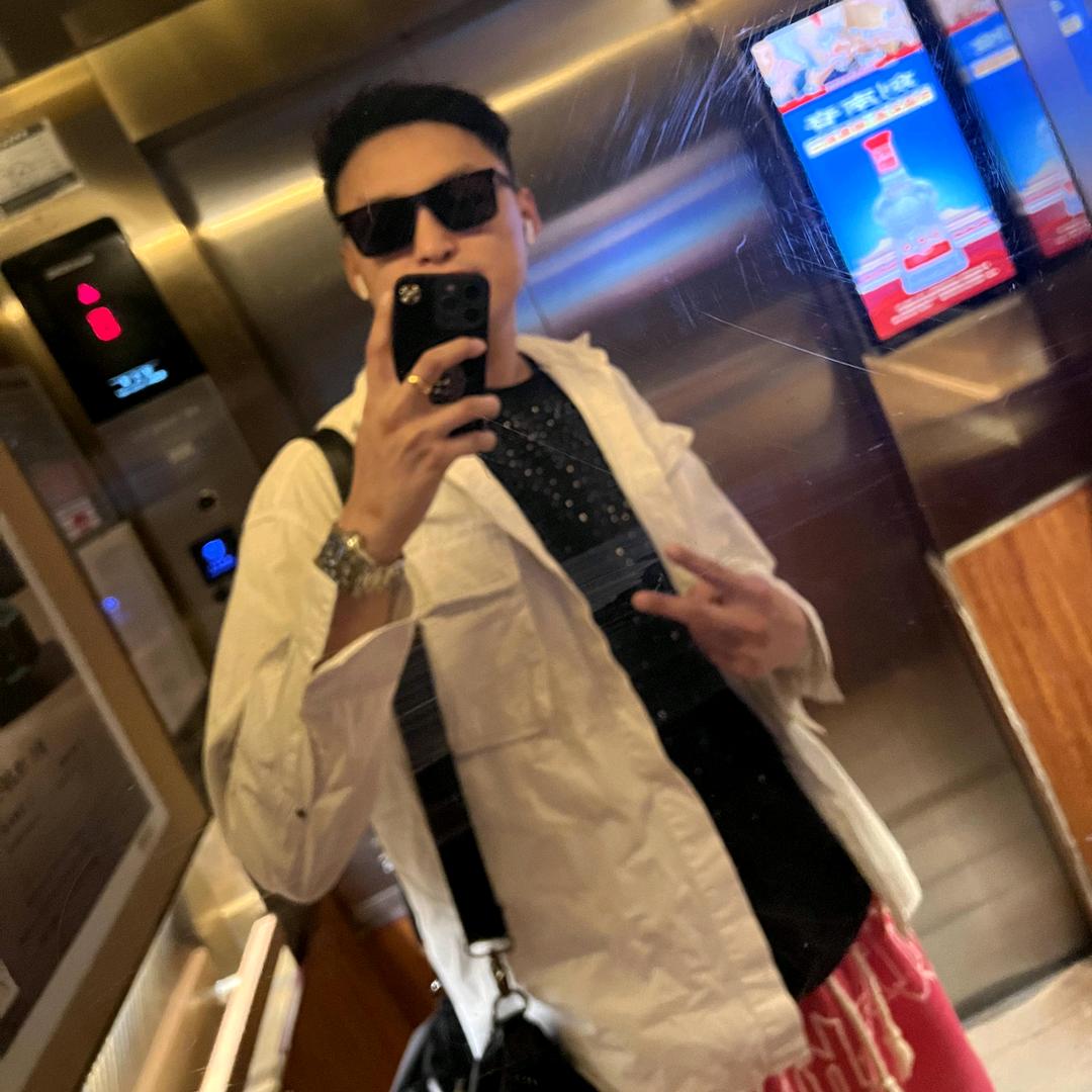 万能的楠楠哥-