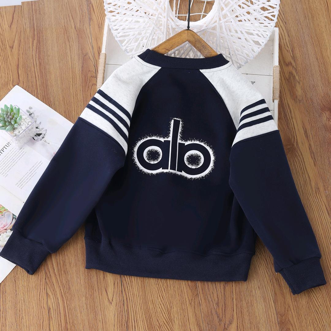 柒彩颜色童装馆