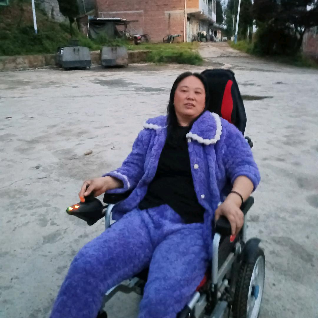 单身妹唱人生打鼓队。