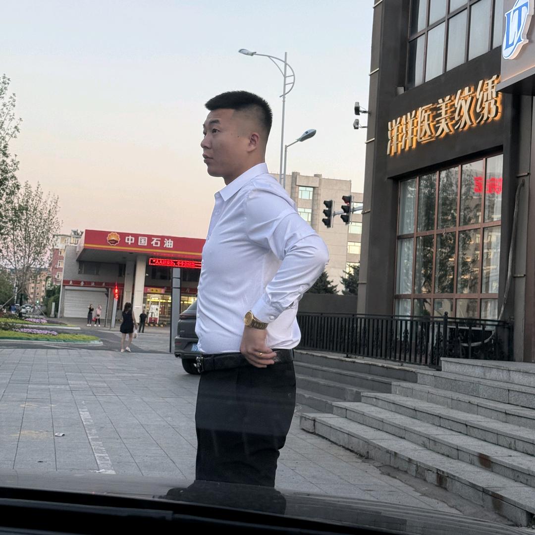 李亿航'