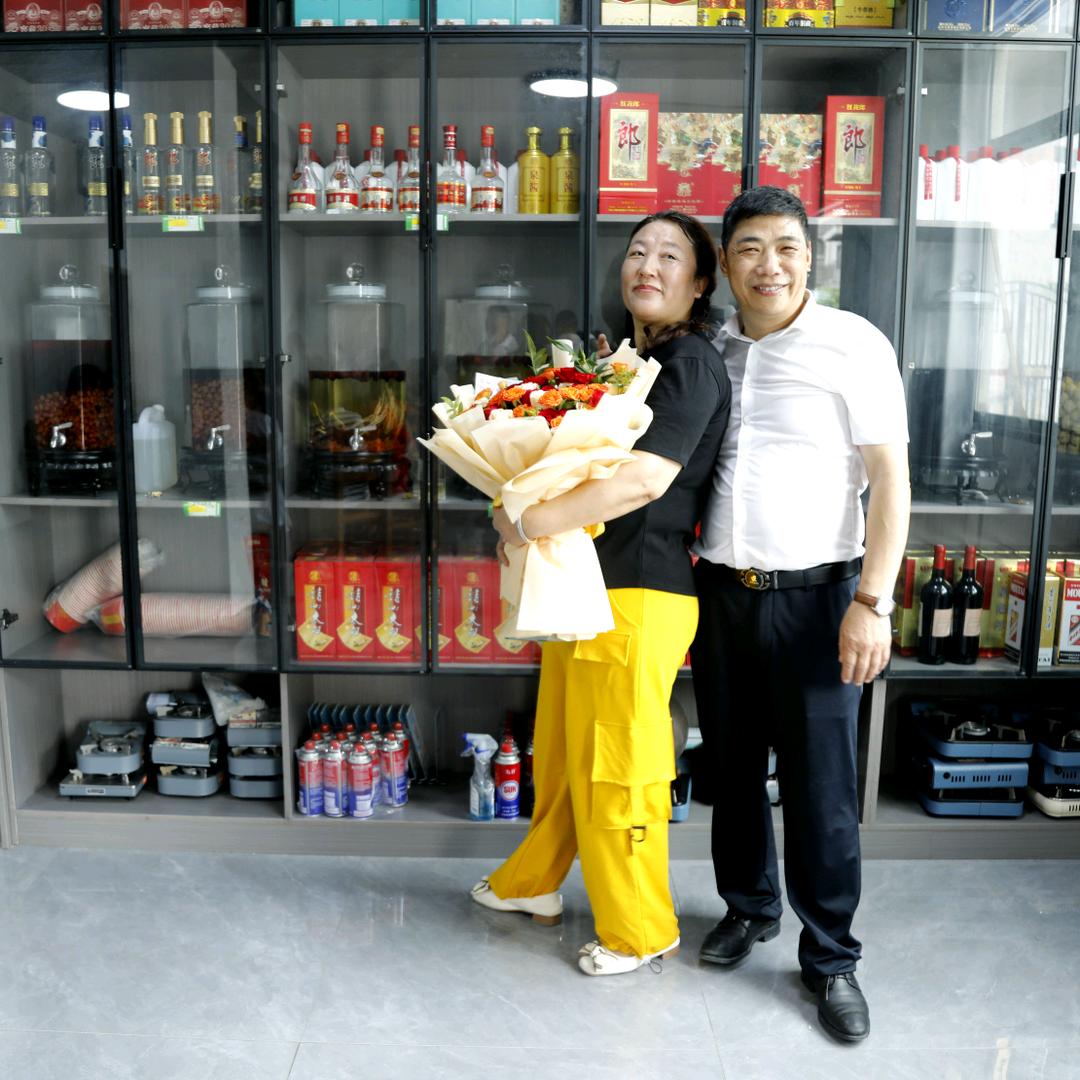 .花谓伊人笑，巫山