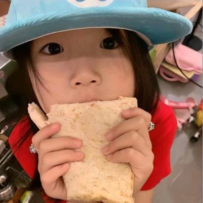 活泼开朗的小美