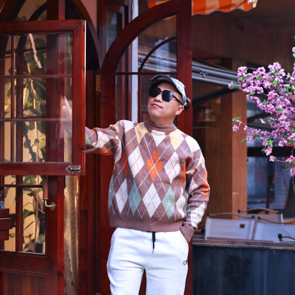 会弹唱的钢琴小哥🎹🎤🎤🔊