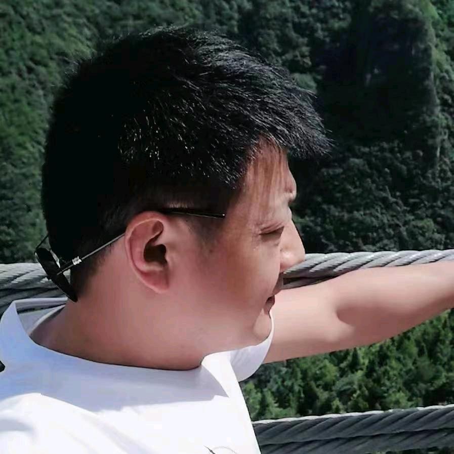 地摊老大叔