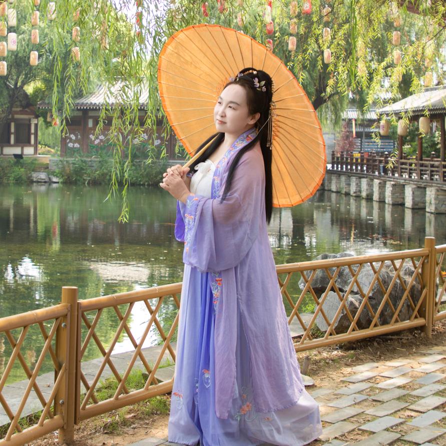 秋月诵读头像