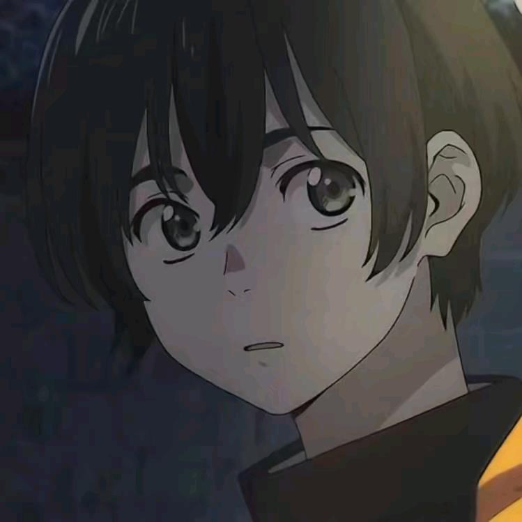 周少.^
