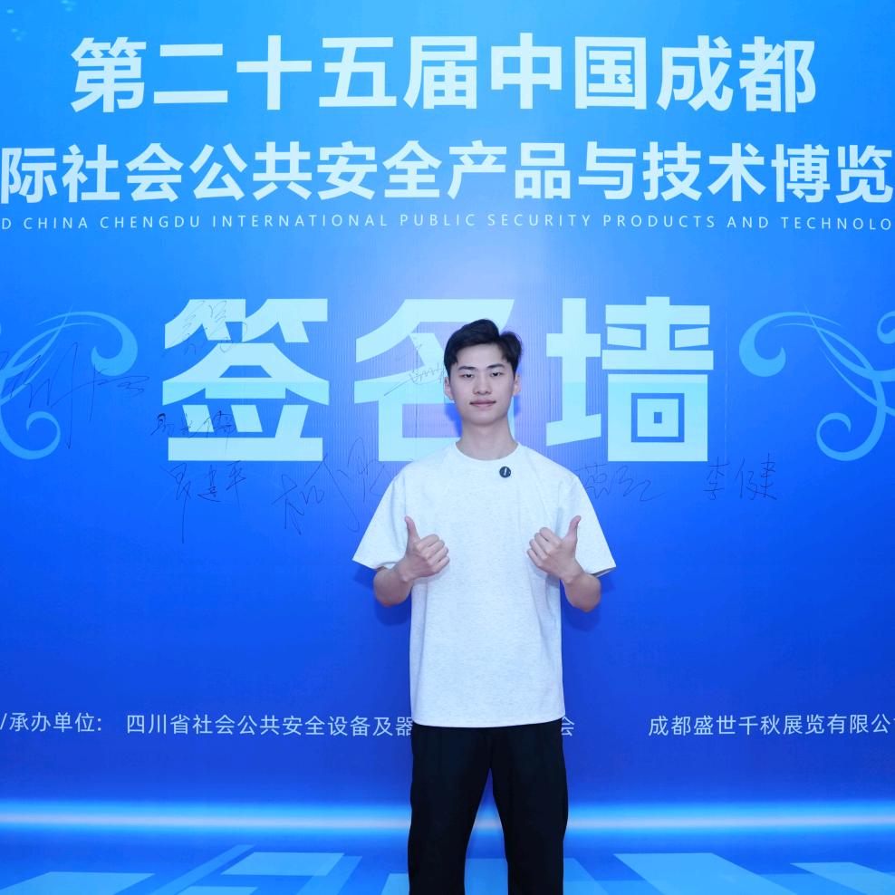 想上进的社恐小马