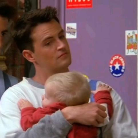 蓝衣瘸腿少年骑马发射指甲大战邪恶大白兔