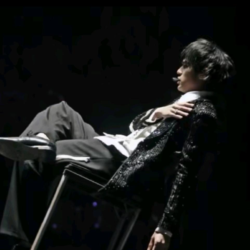 单影无人相依偎