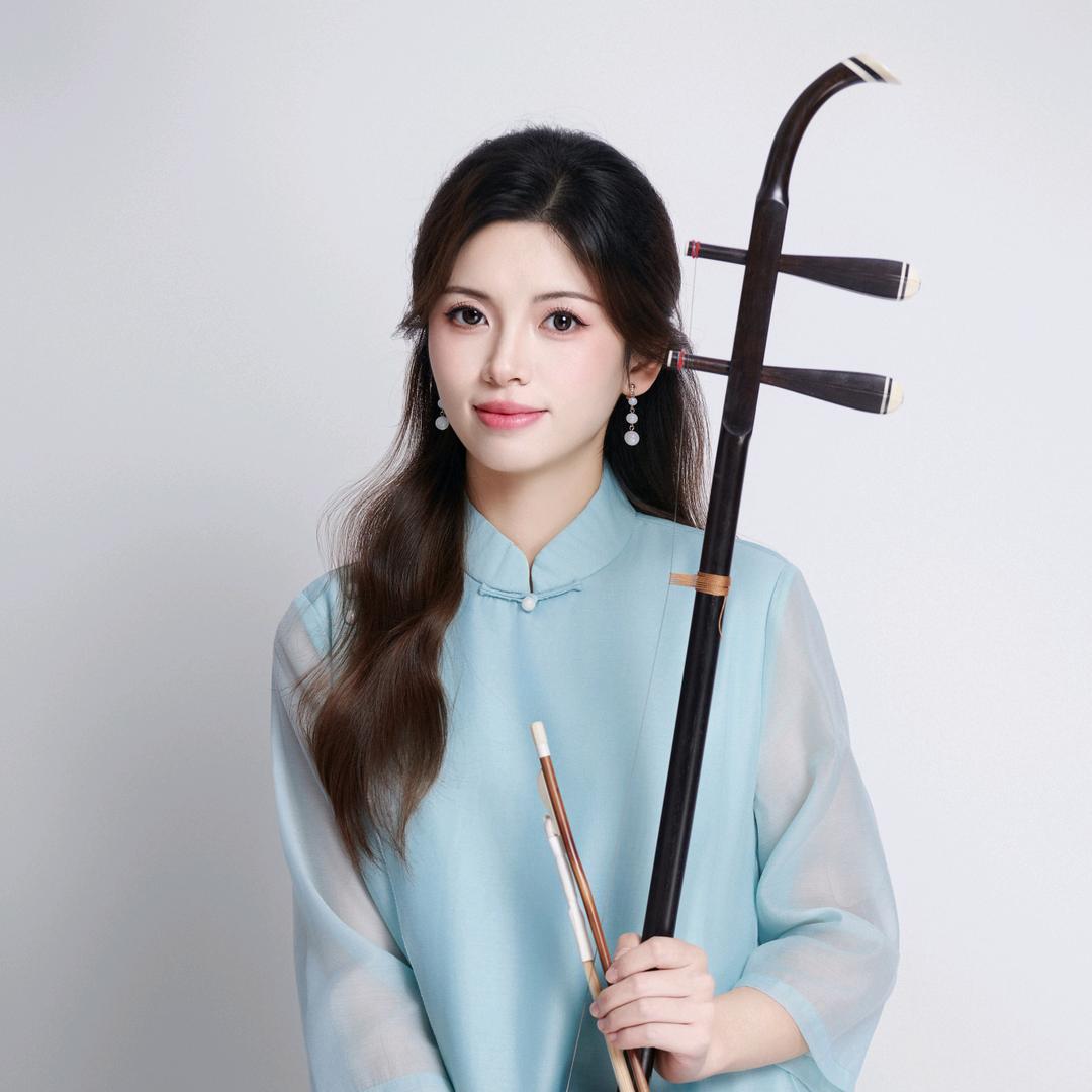 浠文🐻拉二胡