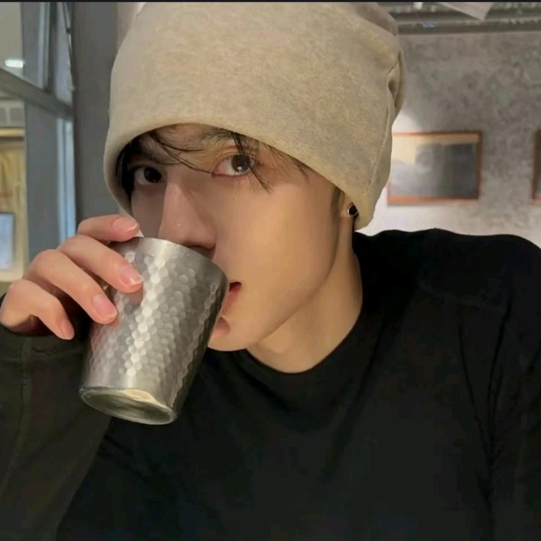 睡的太早被叫老人家