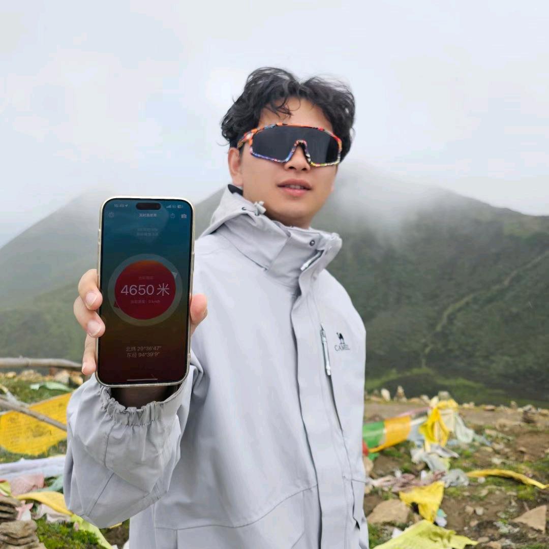 蓝与塔