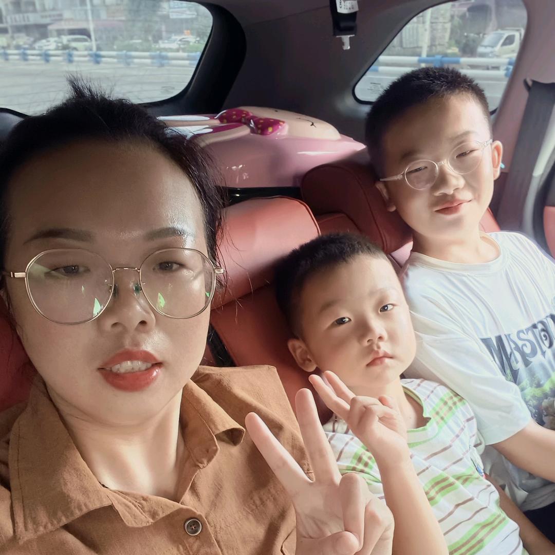 @奶油小草莓（彬彬有氧运动）