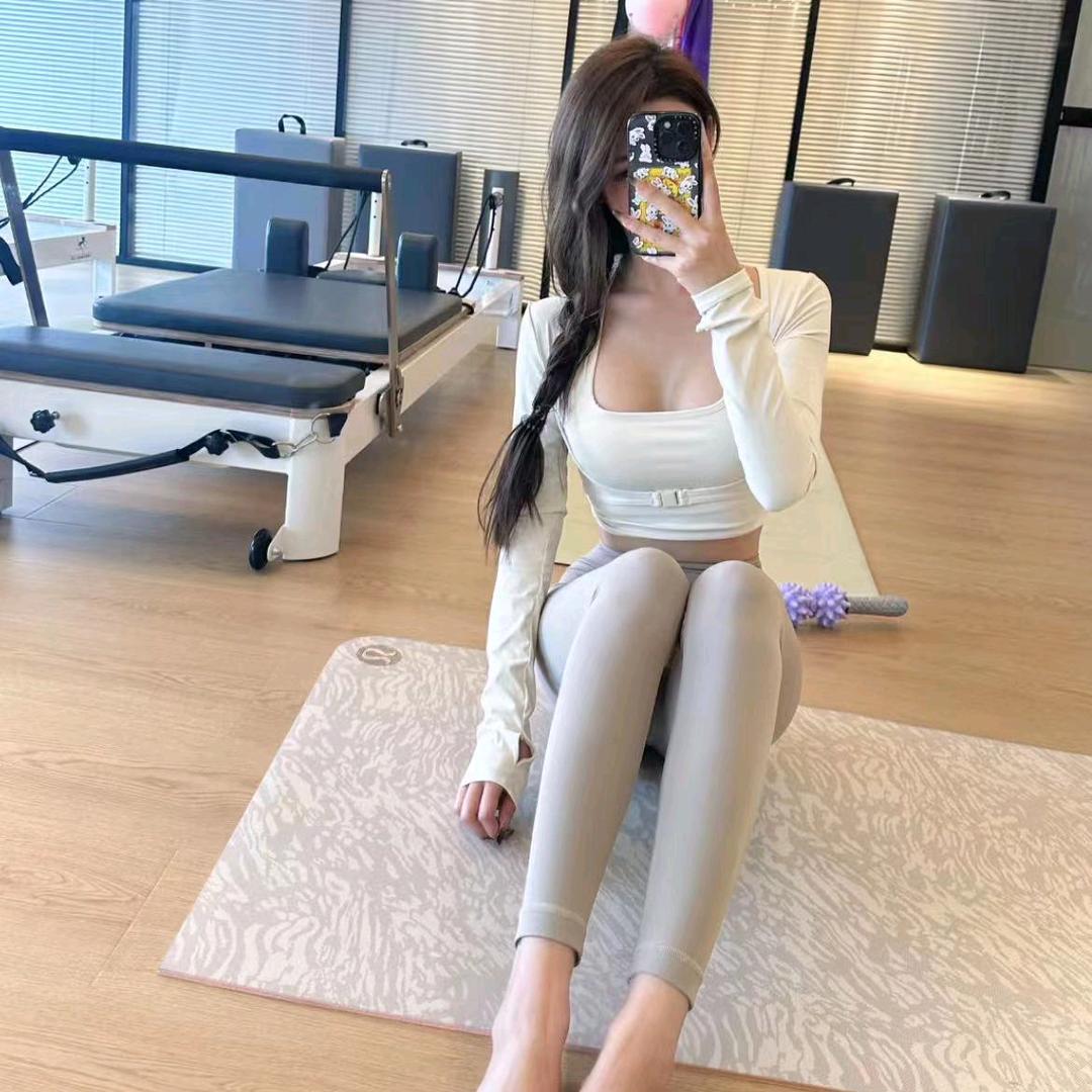 是伊一吖~