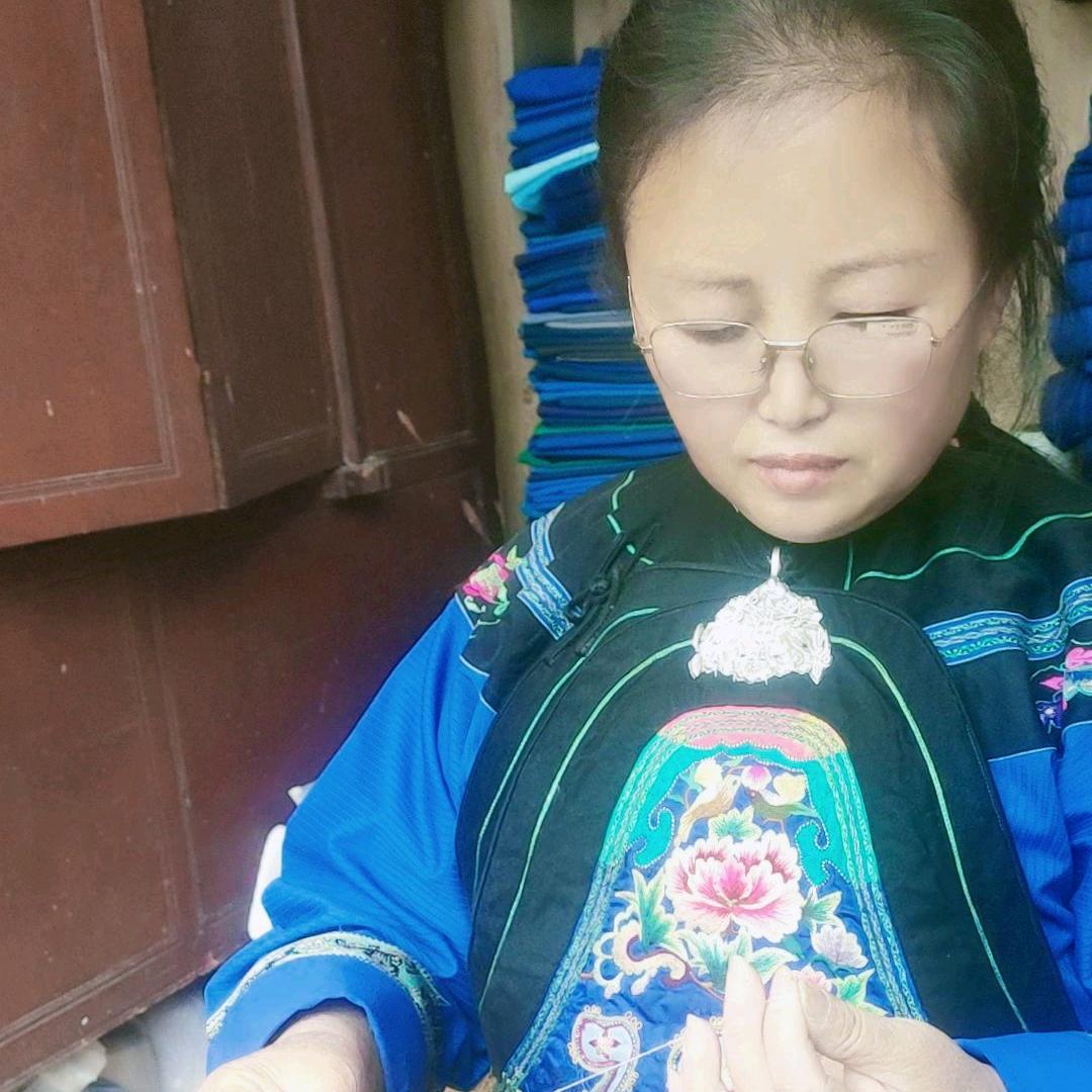 金花手工缝制（苗族手工缝制非遗传承人）