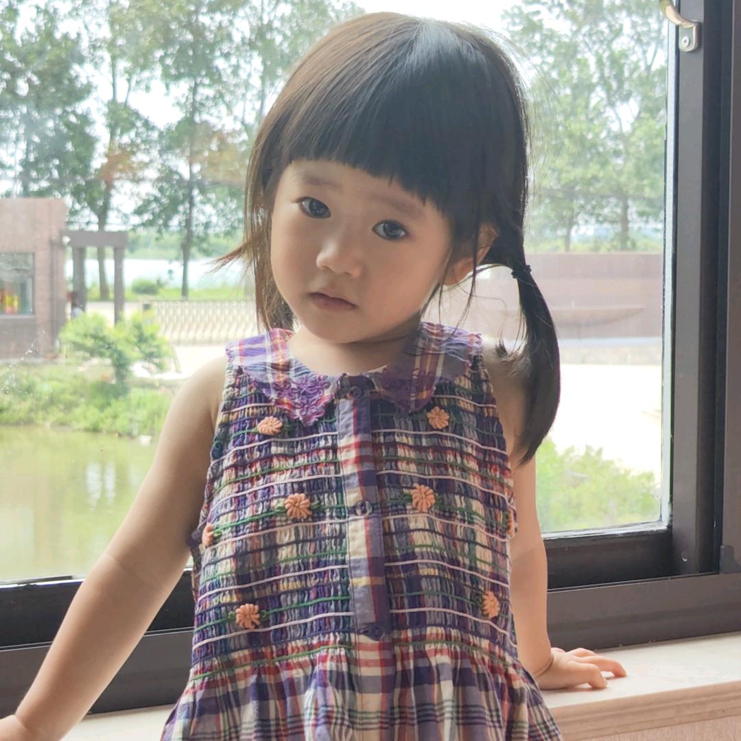 独坐溪边听水流