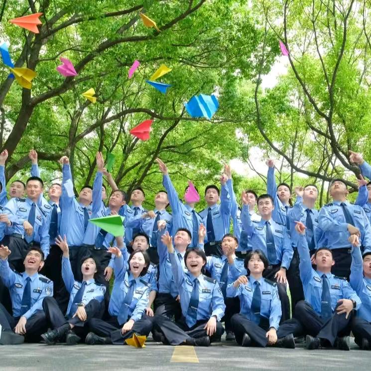 警务沈导员