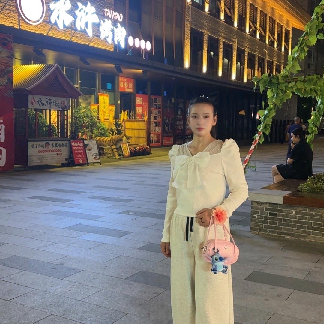 嫣柳养鹿