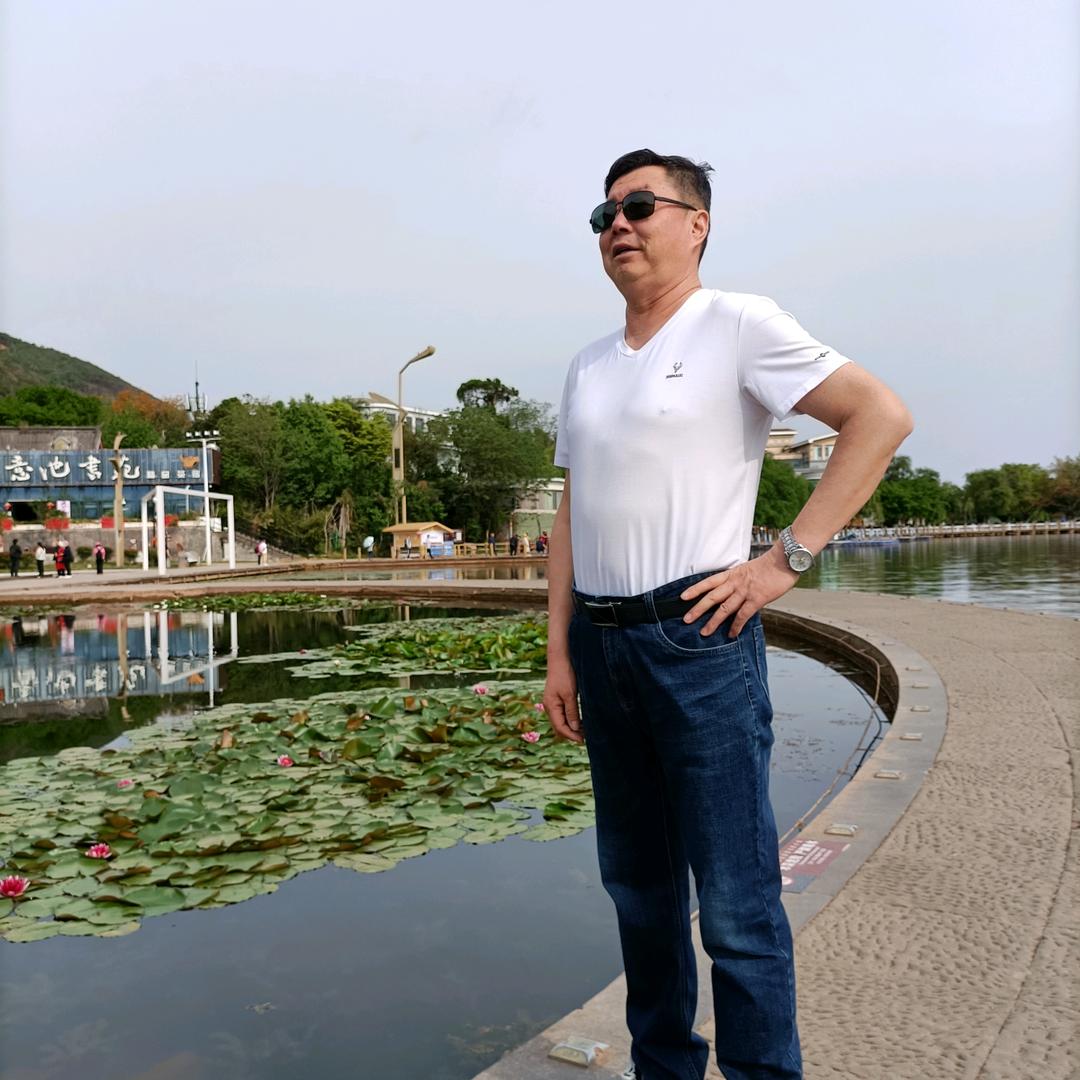 云中的峰