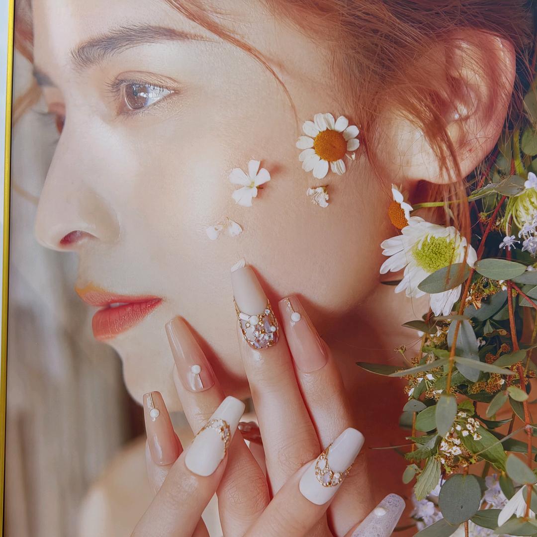 蕾蕾美甲美睫工作室