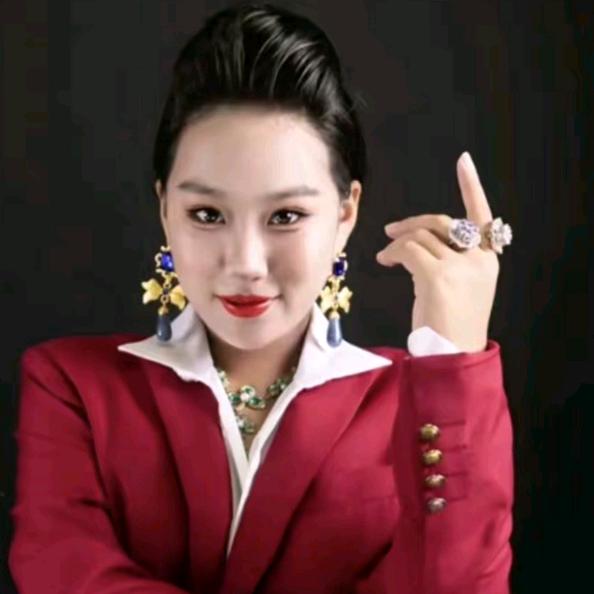 一手遮天的贵妇人