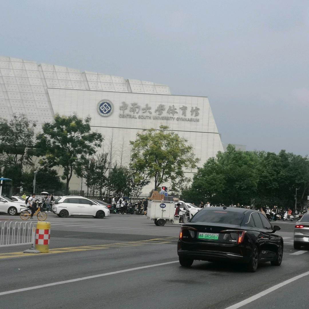 因一人爱一城
