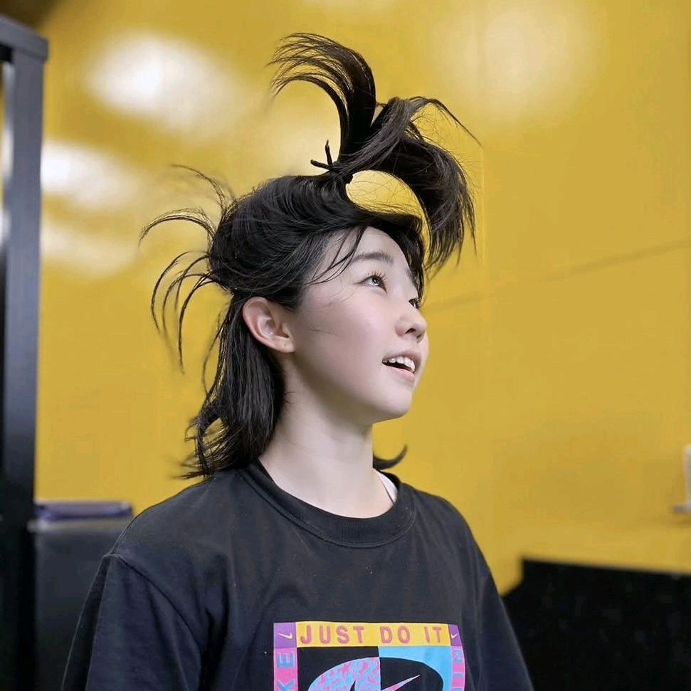 jk少女玩跑酷