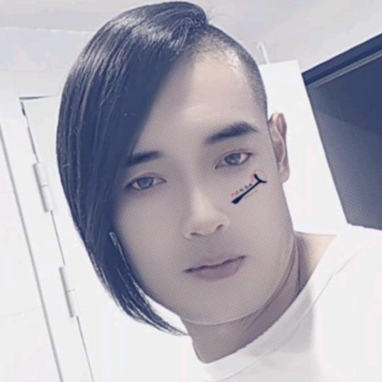 日出东方催人醒，不及晚霞懂我心。