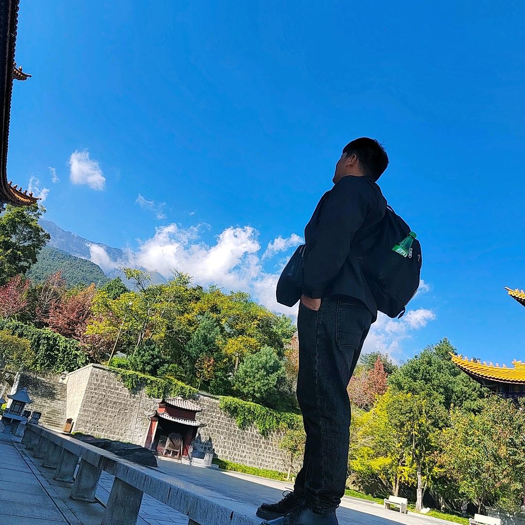 买小伙子的电动车