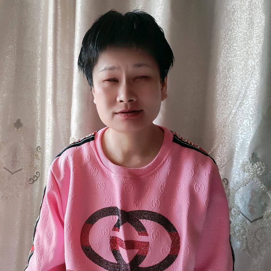 盲人晓红爱唱歌