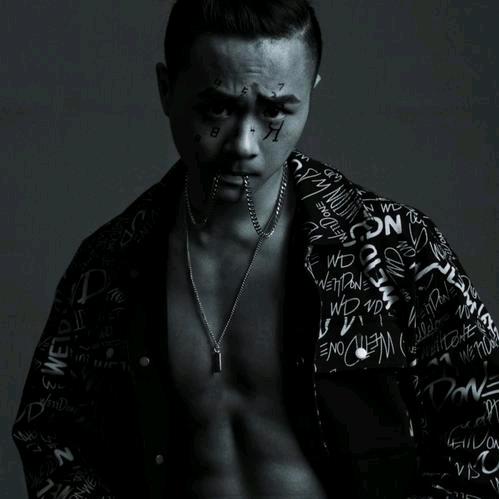 白雪公主与七个老光棍