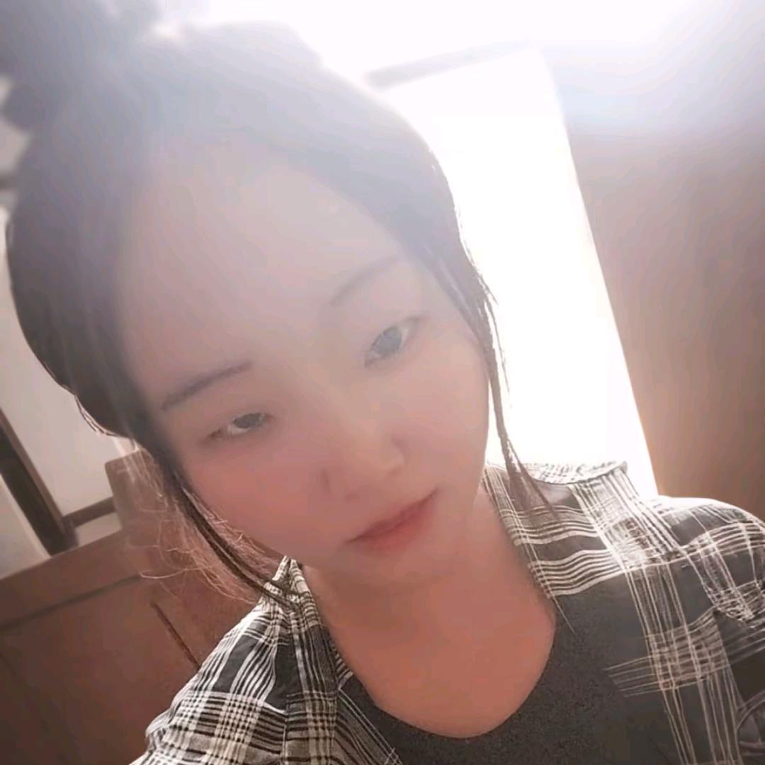 小李吖٩(๛ ˘ ³˘)۶♥