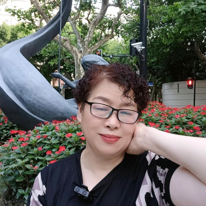 梅影姐(晚九点十分开直播)