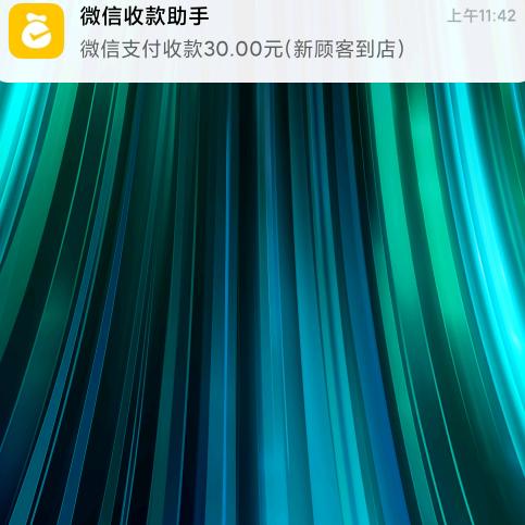 爱听古装戏的老翁