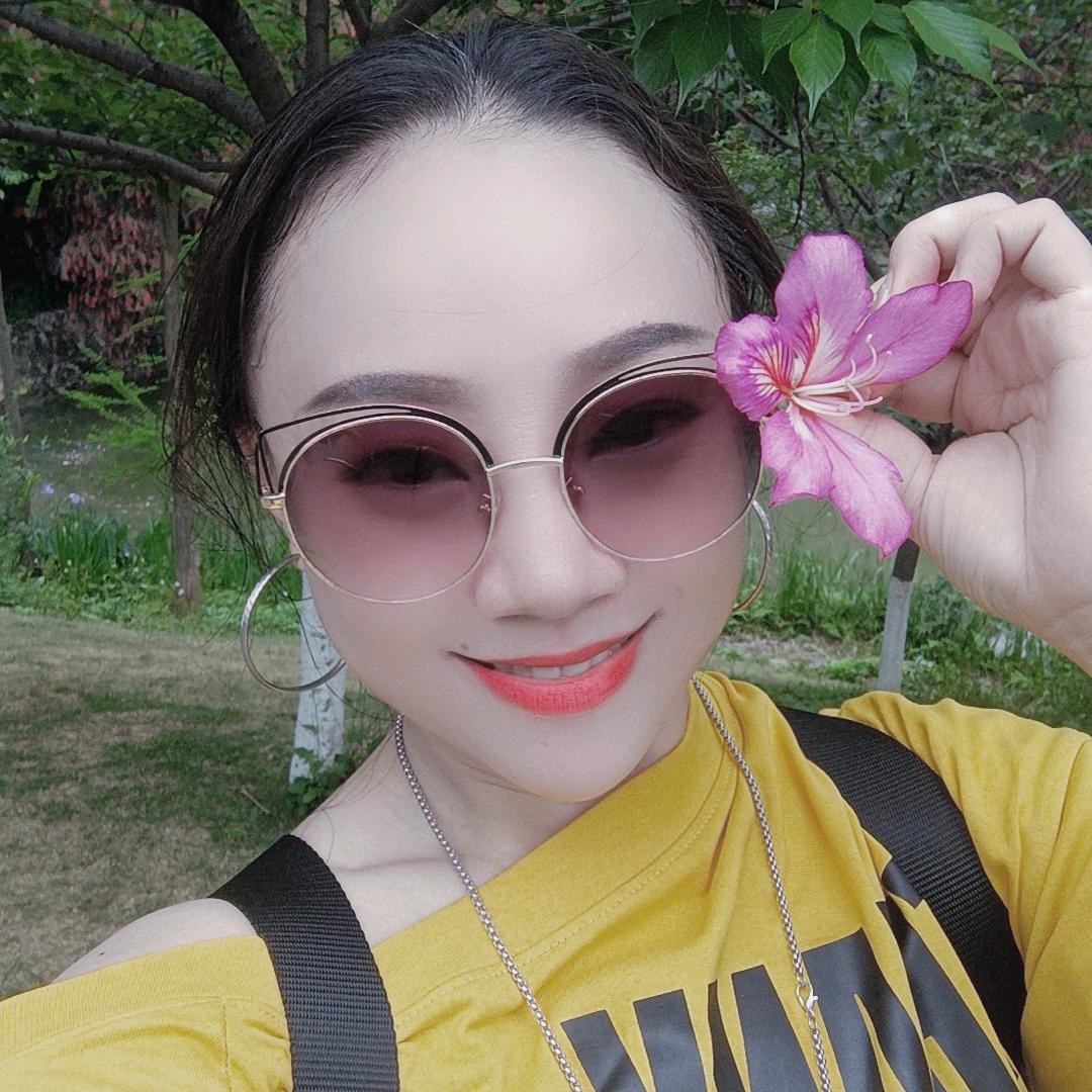 婷亭玉立