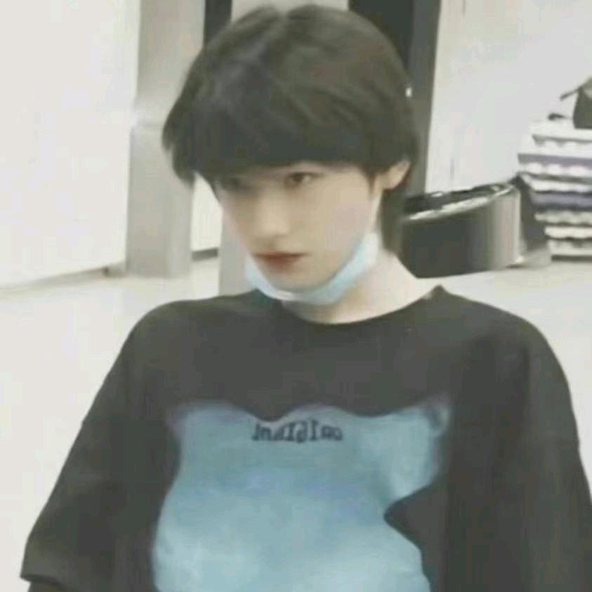 厹㫩