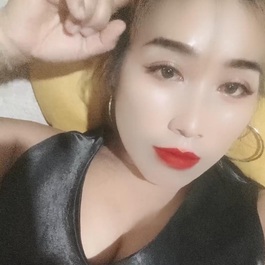 依～娜