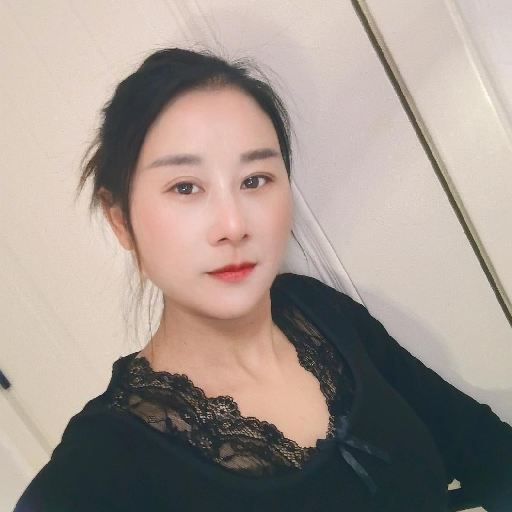 万万 （重感情的傻女人）