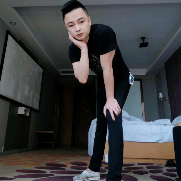 哟，你的光哥哦！