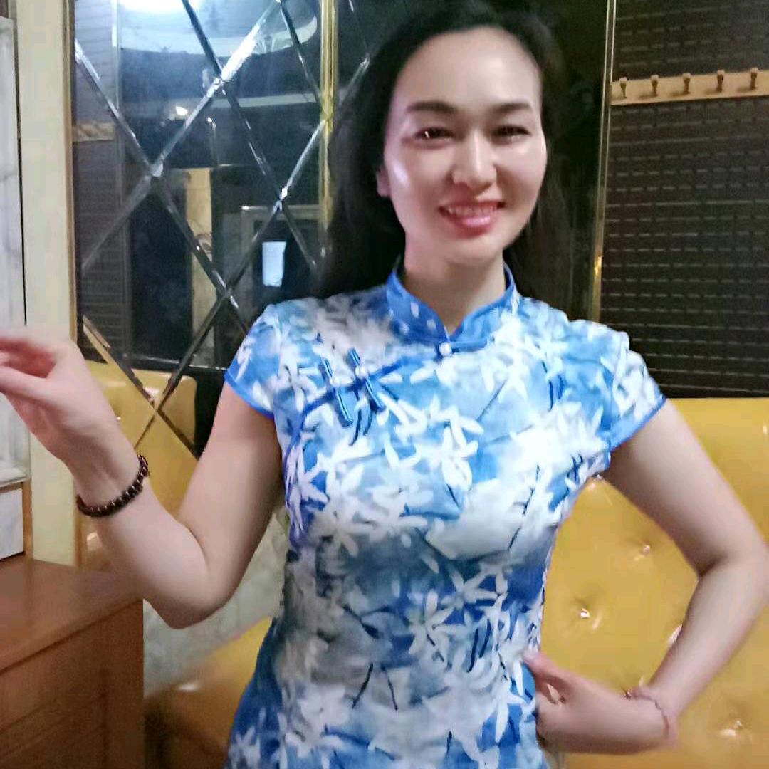 芳芳穿搭
