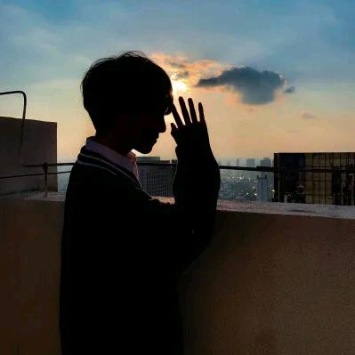 自卑男孩