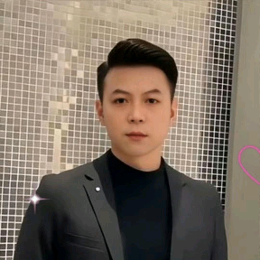 帅的不够明显。