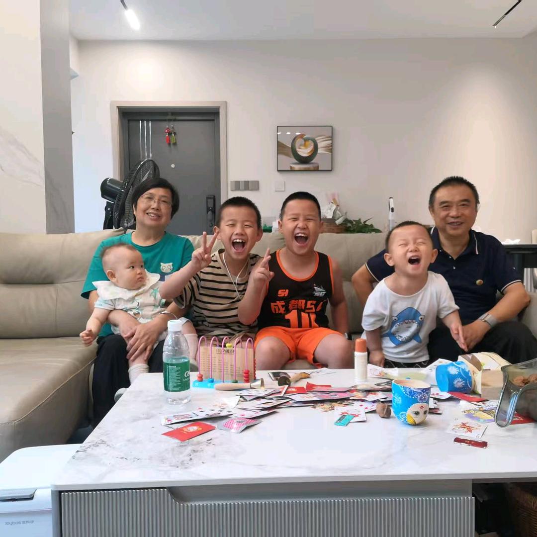 刘扬何